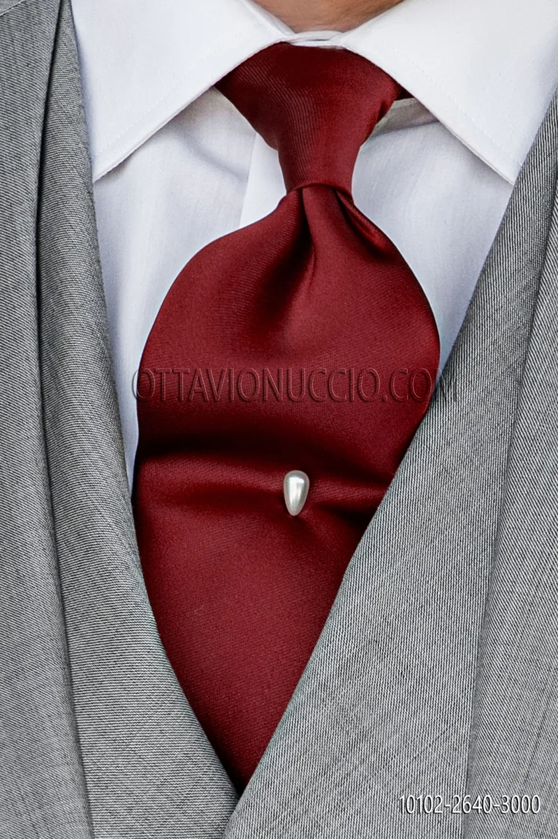 Corbata de raso rojo