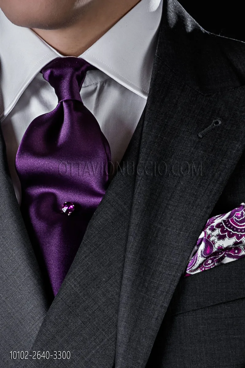 Corbata morada de raso