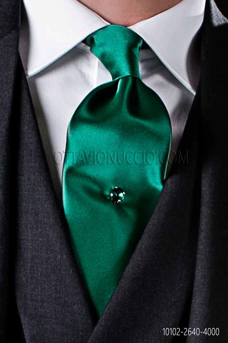 Cravate en satin vert