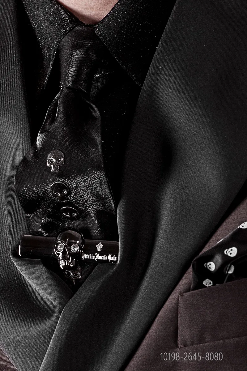 Cravatta in lurex nero con applicazioni metalliche