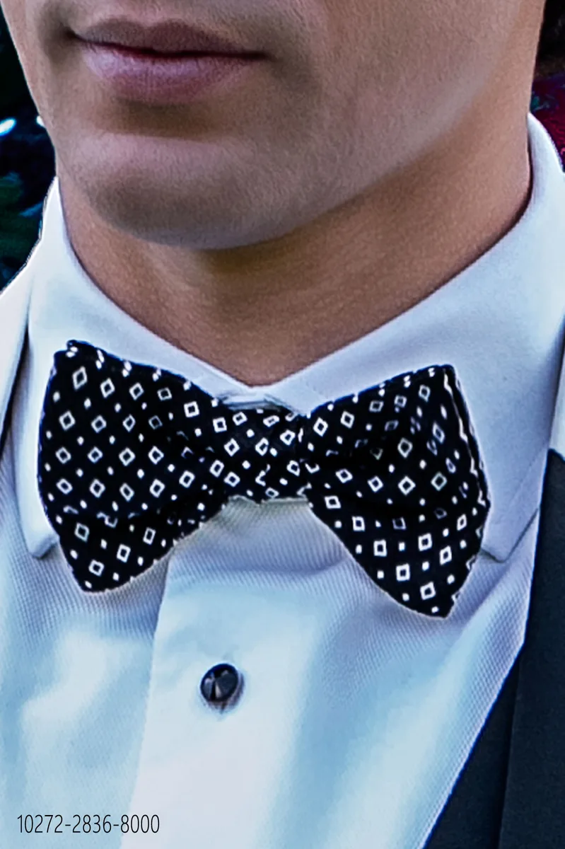 Knotted bow tie in black pure silk with white patterns