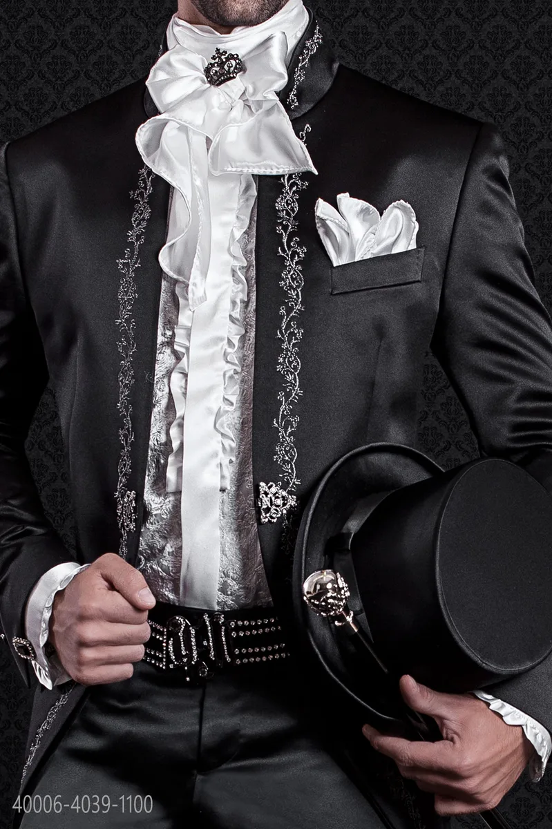 Camicia bianca ricamata con volant
