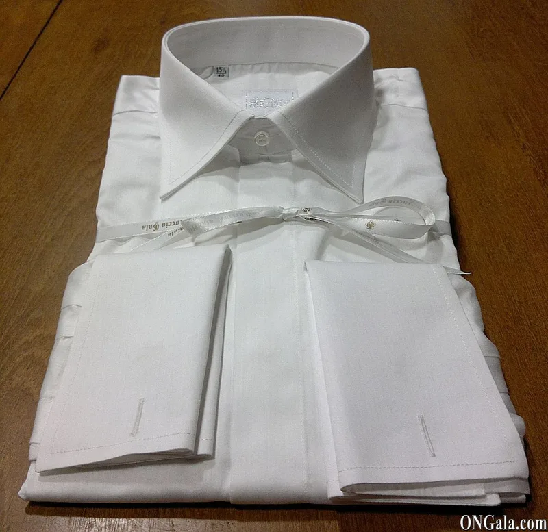 Camicia bianca in satin di cotone con doppio polso