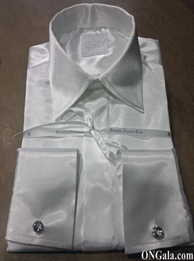 Chemise en satin blanc