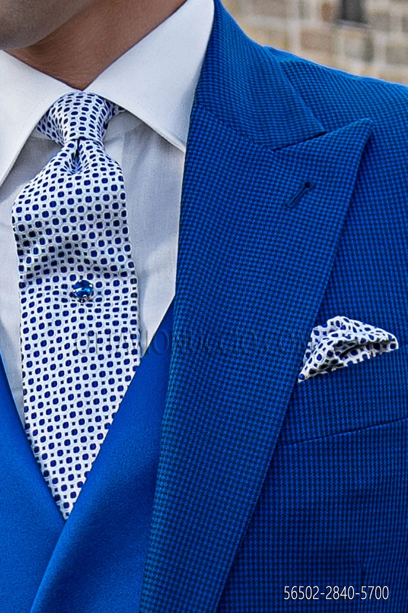 Corbata y pañuelo en seda blanca dibujo azul royal