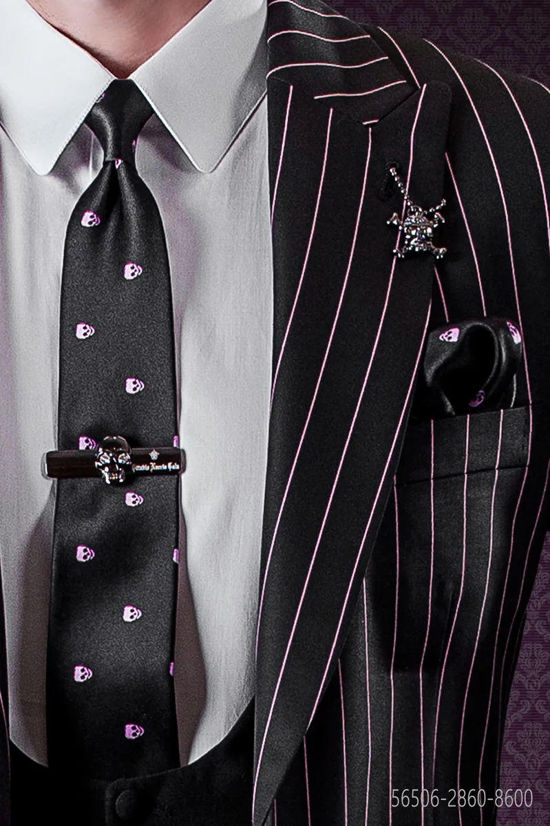 Corbata 6,5 cm y pañuelo en seda negra con estampado de calaveras fucsia