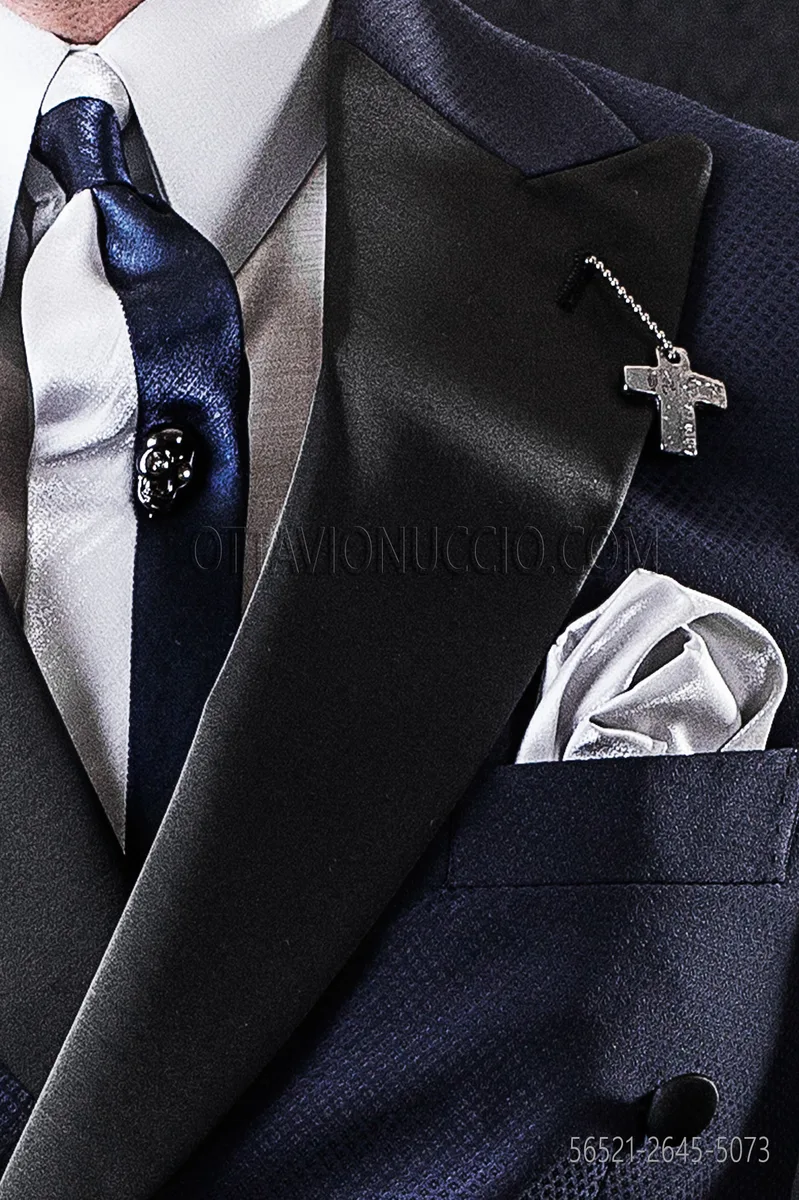 Corbata corta bicolor de lúrex azul y gris perla con pañuelo