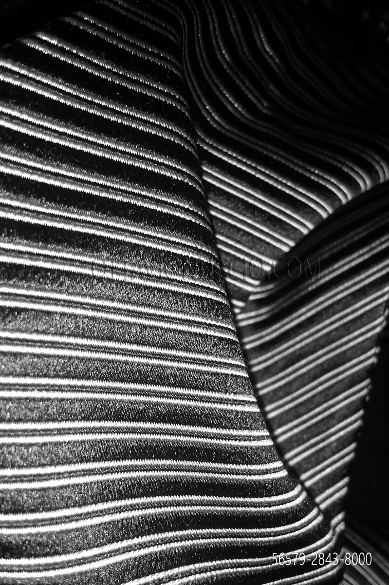 Plastron zum Binden und Einstecktuch aus Seide gestreift in Schwarz und Grau