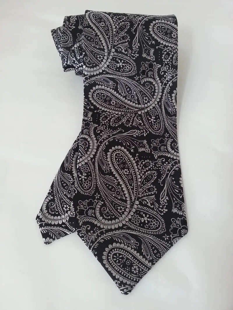 Cravattone da annodare e Fazzoletto in seta Jacquard nero e bianco