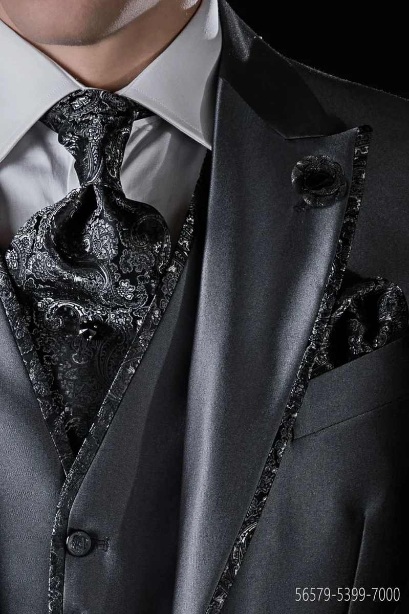 Cravat and handkerchief in dark grey damask