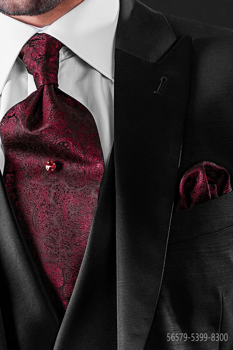 Cravattone da annodare e fazzoletto damascato rosso