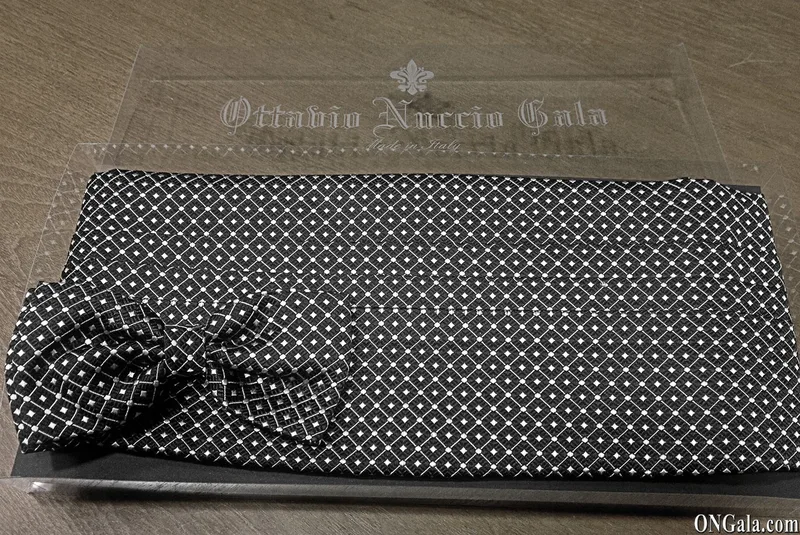 Ceinture de smoking et nœud papillon en soie noire et blanche