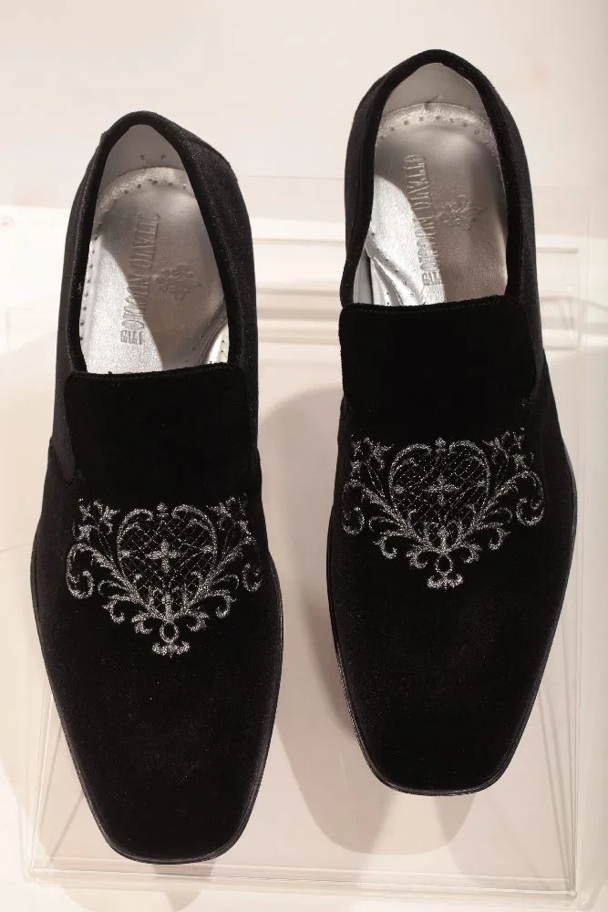 Slipper aus schwarzem Samt mit Stickerei in Schwarz-Silber