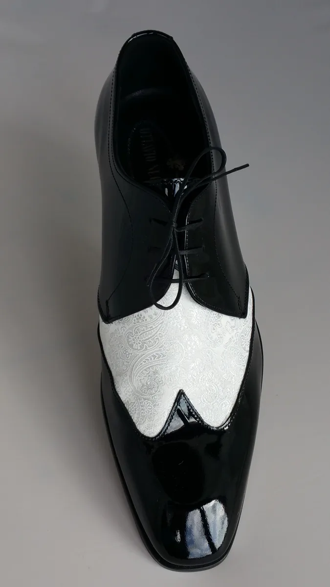 Zapato con cordones bicolor negro-adamascado blanco