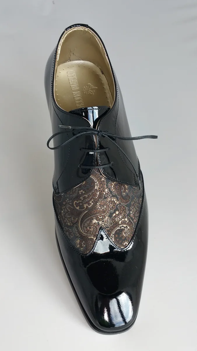 Two-tone lace-up shoe in black-brown damask
