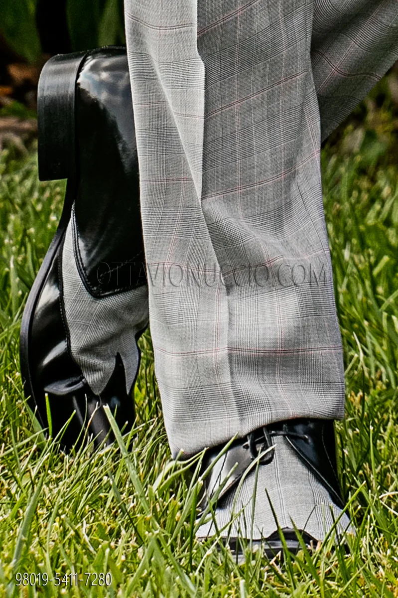 Zweifarbiger Schuh in Schwarz und Glencheck