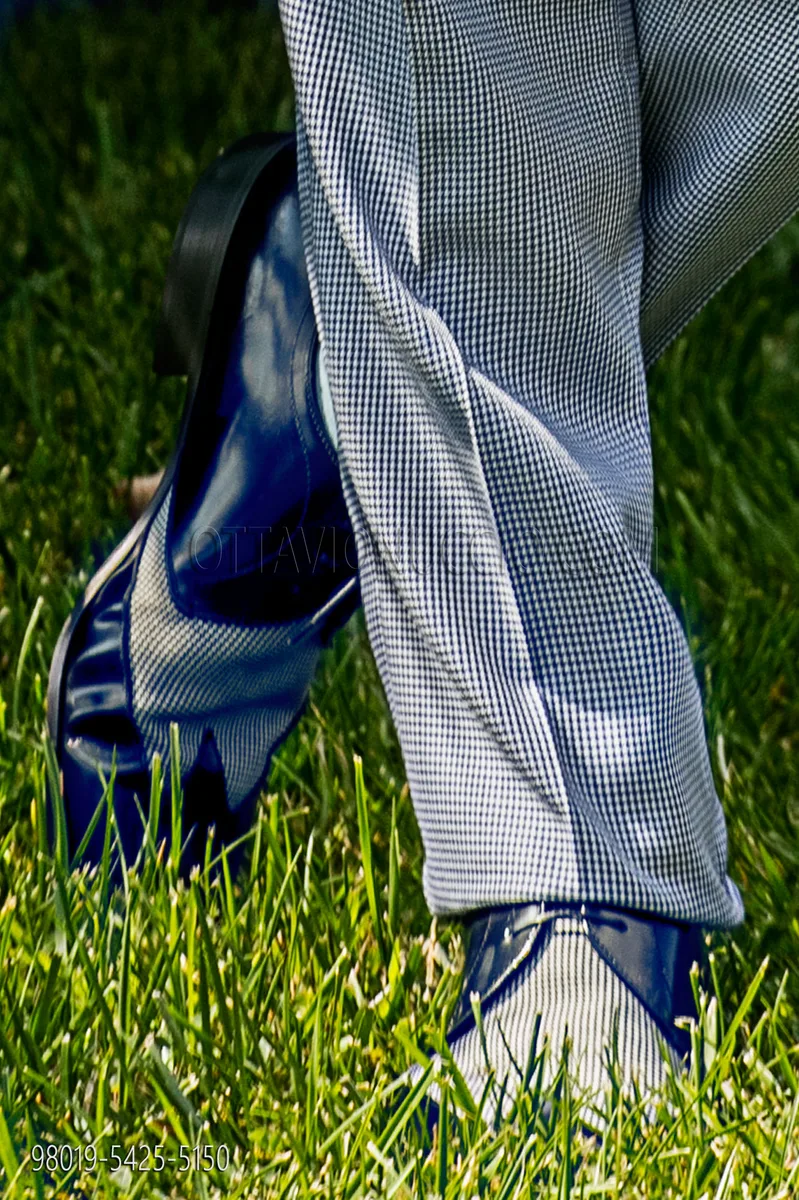 Zapato charol azul y Pata de gallo azul
