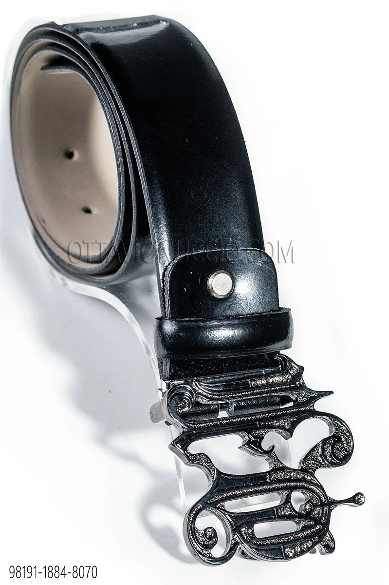 Belt in black leather with smoke buckle