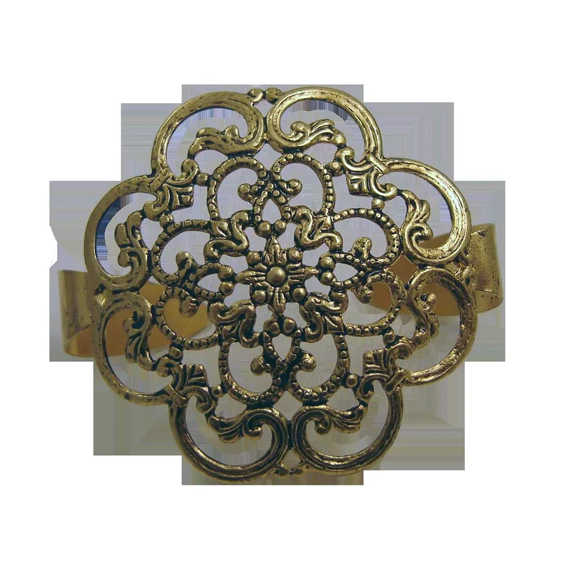 Krawattenschmuck in Altgold