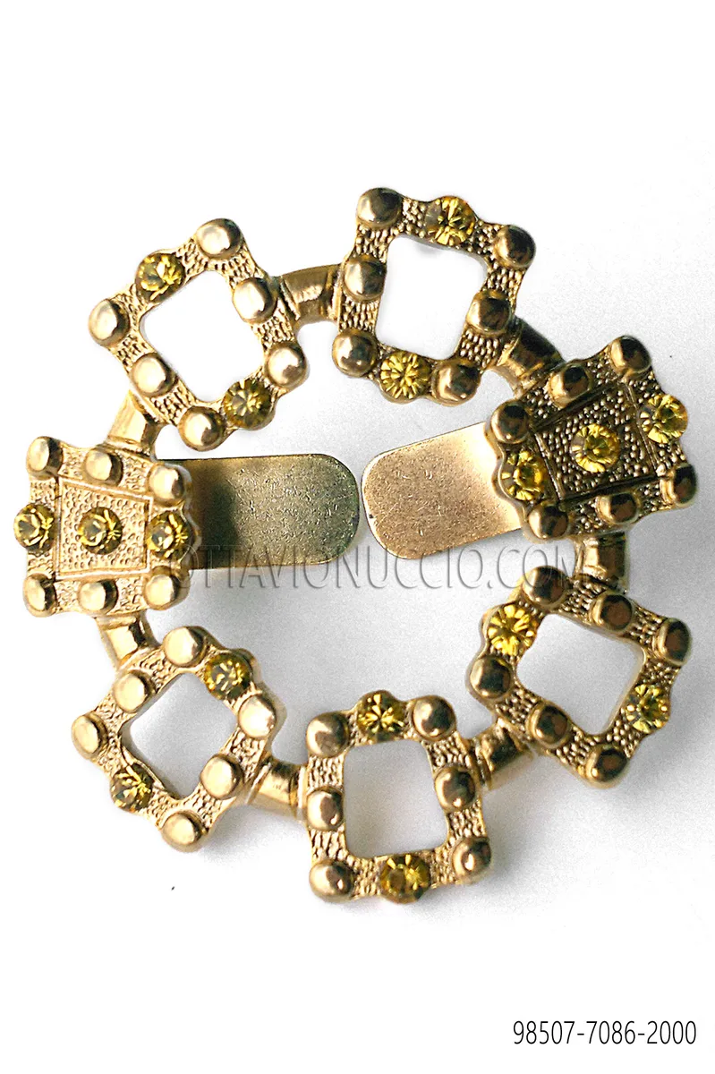 Krawattenschmuck in Goldfarbe