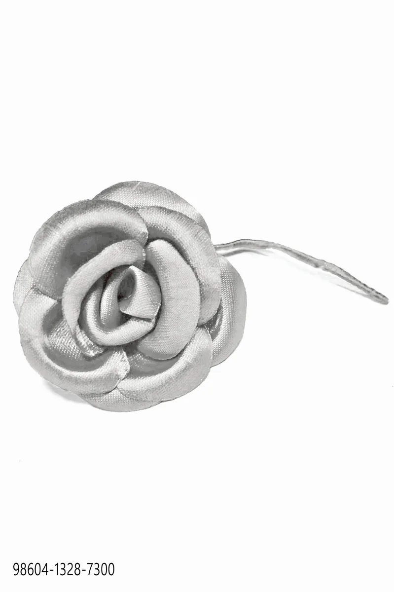 Fiore in raso grigio perla