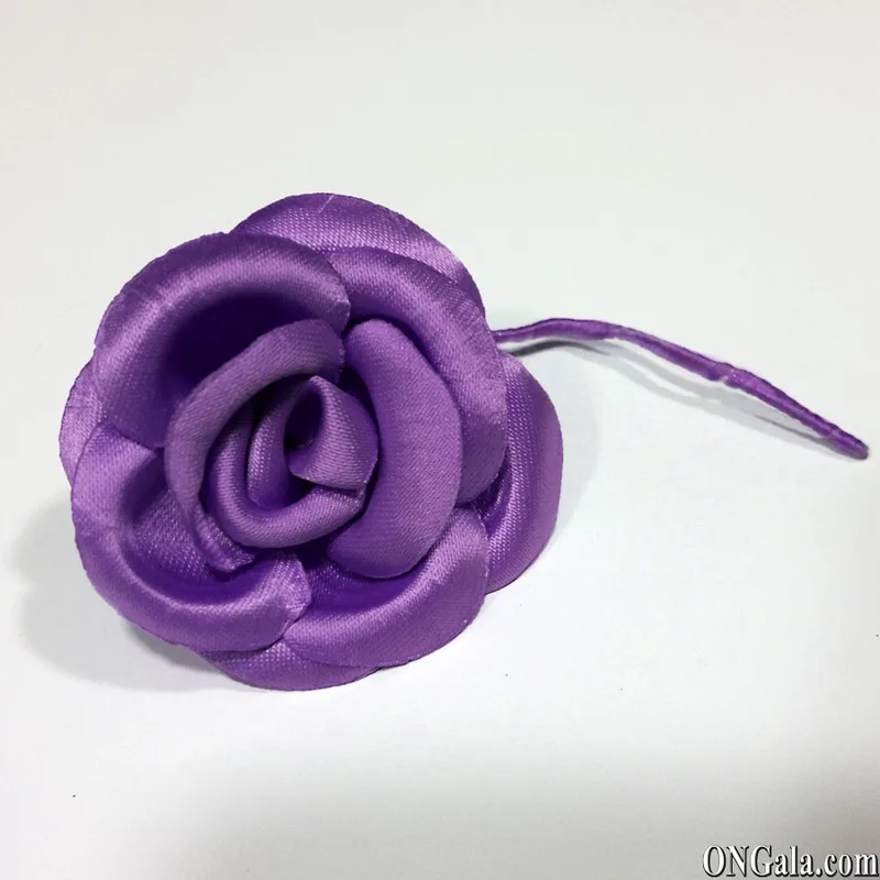 Ansteckblume, violett, aus Satin