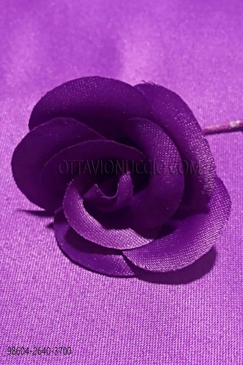 Flor en raso morado