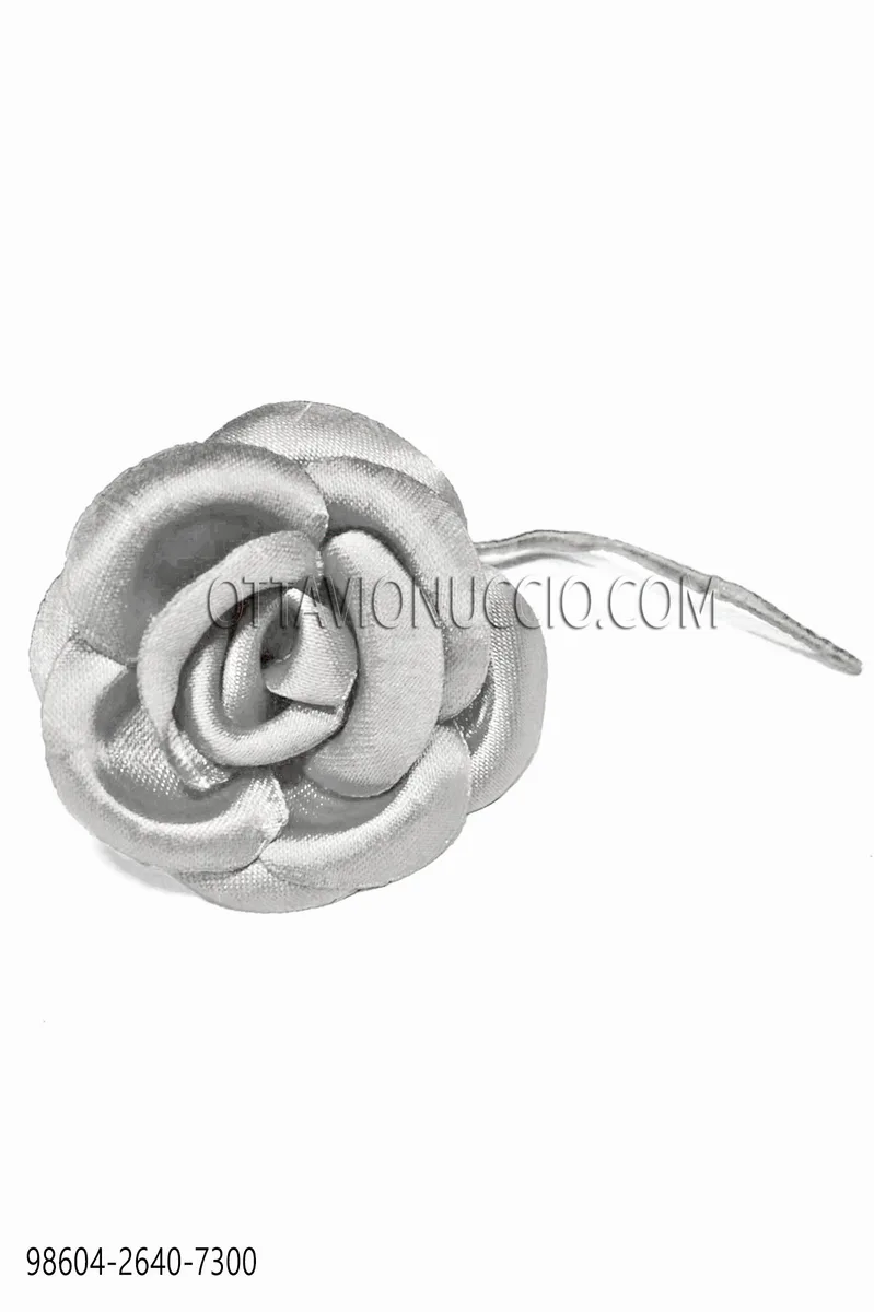 Fleur en satin gris