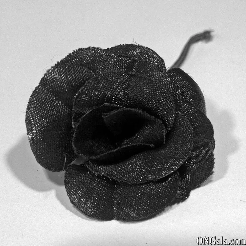 Dunkelgraue Ansteckblume aus Lurex