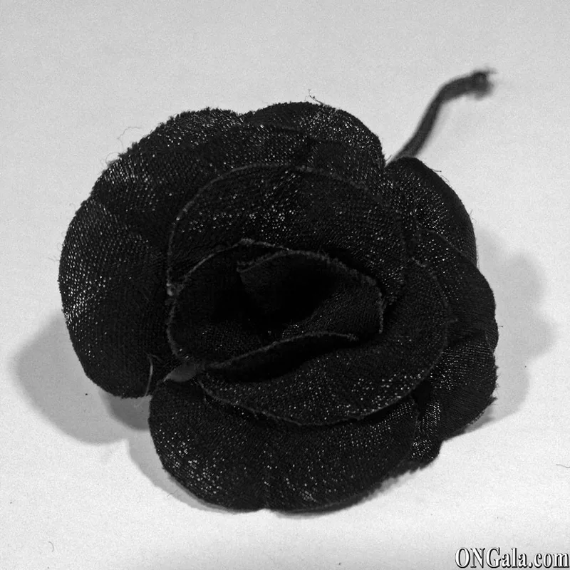 Schwarze Ansteckblume aus Lurex