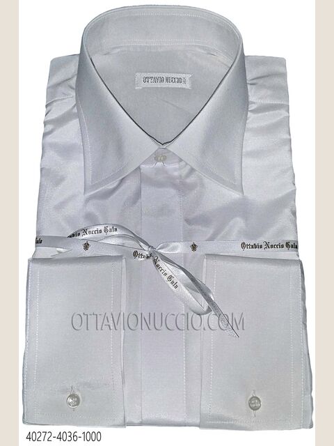Camicia in cotone bianca con bottone in madreperla