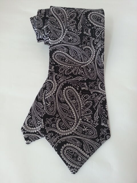Cravattone da annodare e Fazzoletto in seta Jacquard nero e bianco