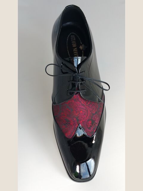 Scarpa allacciata bicolore nero-damascato rosso
