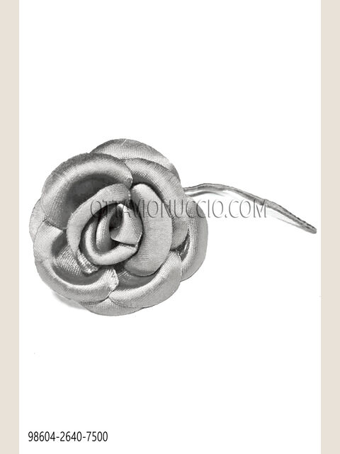 Fiore in raso grigio perla