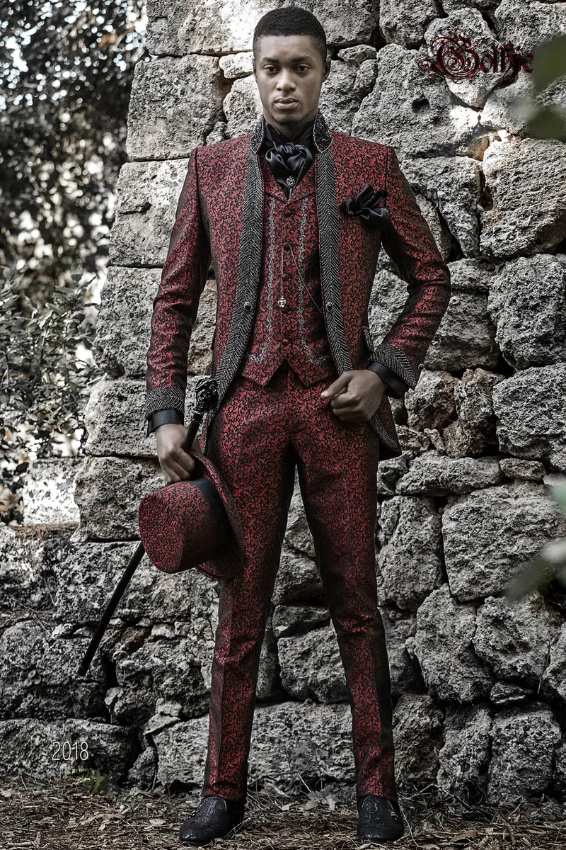 Abito sposo damascato rosso gotico con strass cristallo fumé 1