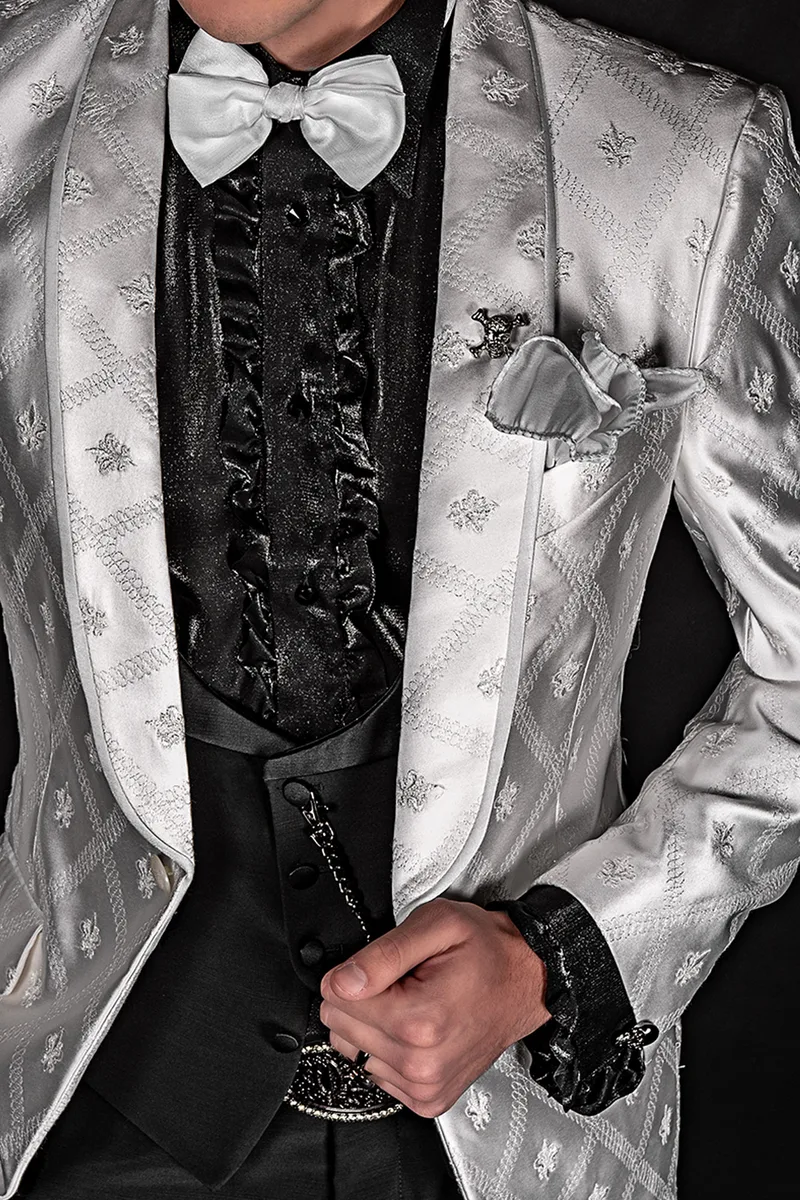 Giacca uomo in raso bianco ricamata, pantalone e gilet neri 2