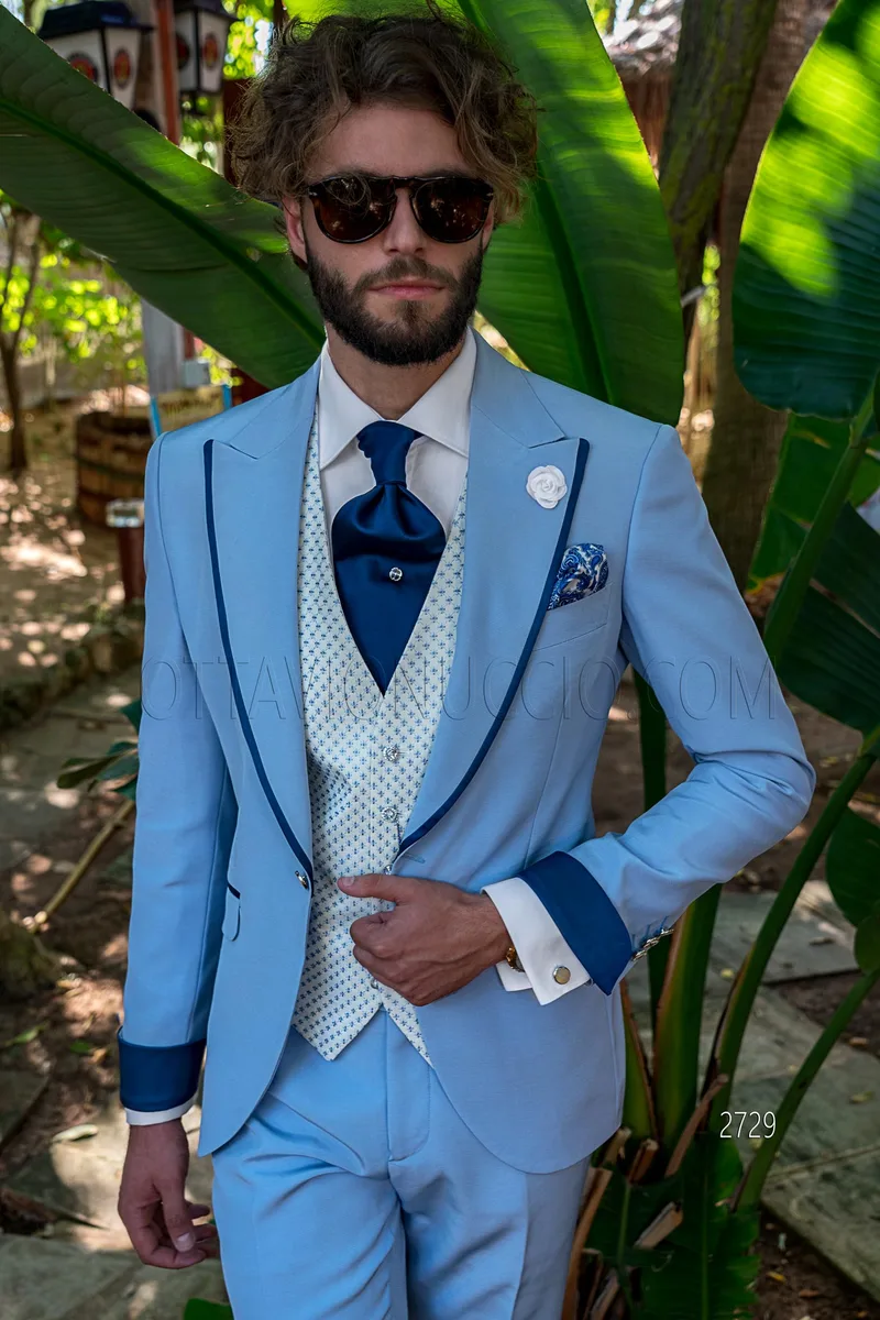 Abito cerimonia uomo celeste contrasti blu e gilet ricamato 1