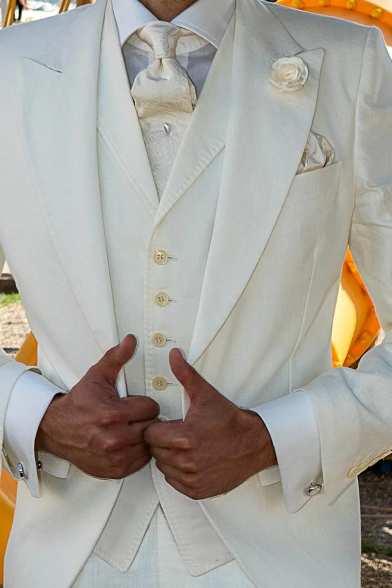 Demi-Tight completo di gilet in lino bianco per un matrimonio total-white 2
