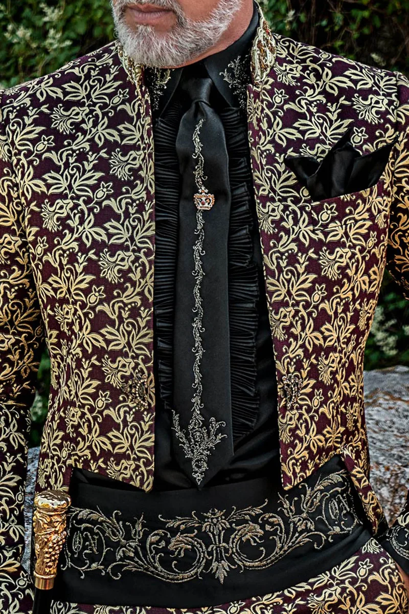 Frac da cerimonia gotico broccato bordeaux oro, passamaneria su collo coreano 3