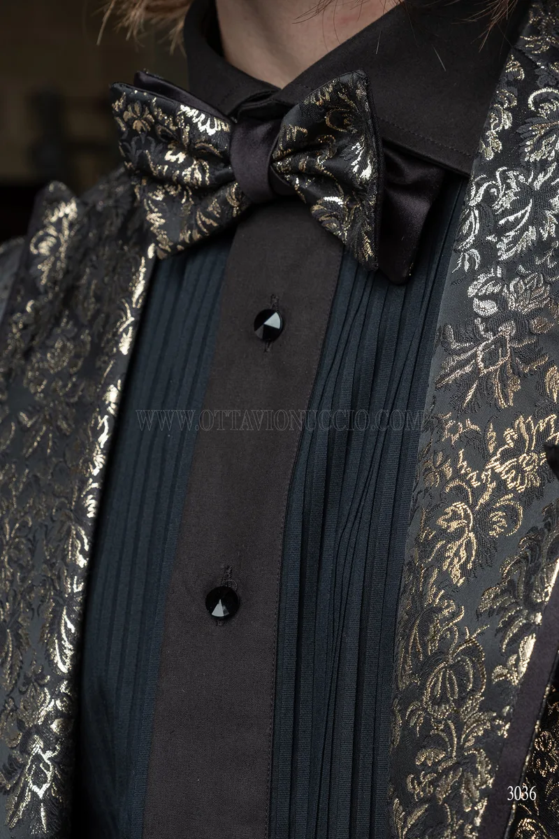 Abito moda gotica con giacca damascata nero oro lamè e profilo nero 5
