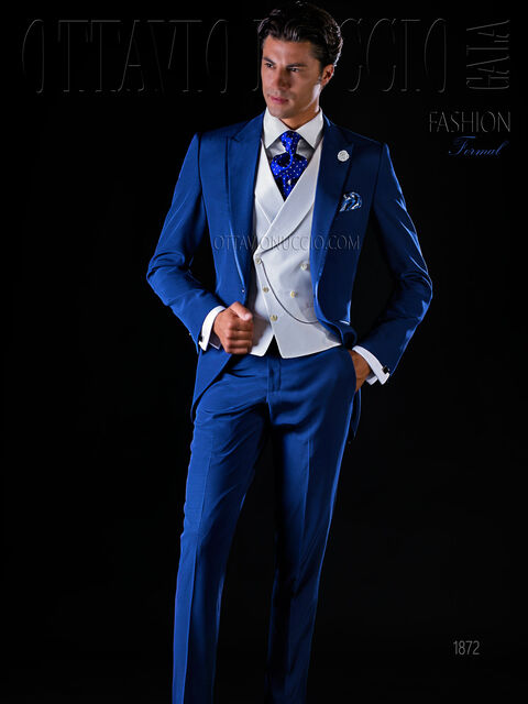 Abito sposo moderno blu con gilet bianco