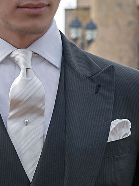Cravatta e fazzoletto seta avorio a righe lurex