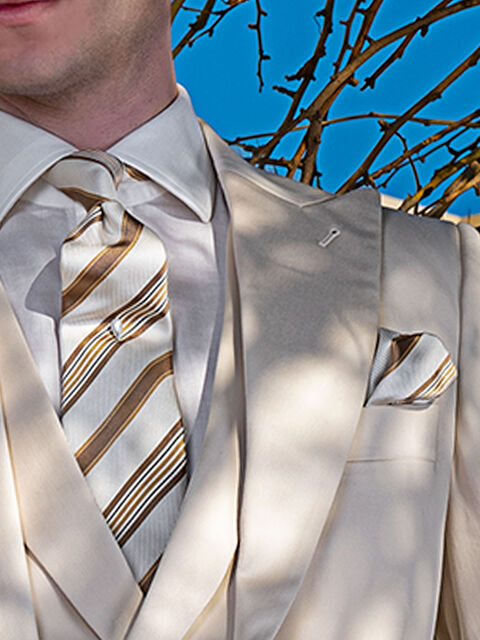 Cravatta e fazzoletto seta jacquard righe ocra su fondo bianco