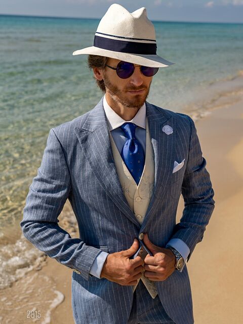 Abito elegante in lino azzurro gessato con riga diplomatica