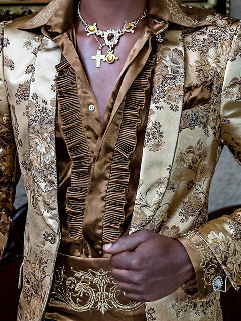 Camicia in raso oro scuro plissé e ricamo drago