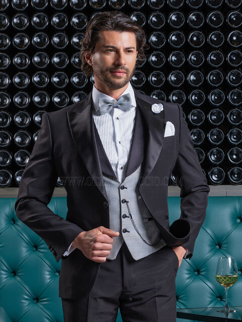 Smoking con rever a lancia nero e gilet grigio