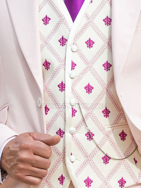 Gilet con profilo 5 bottoni bianco naturale e ricami fucsia