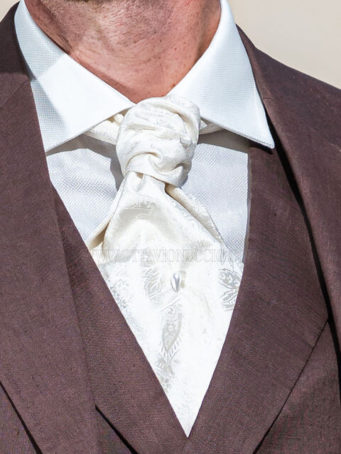 Ascot e fazzoletto broccato avorio