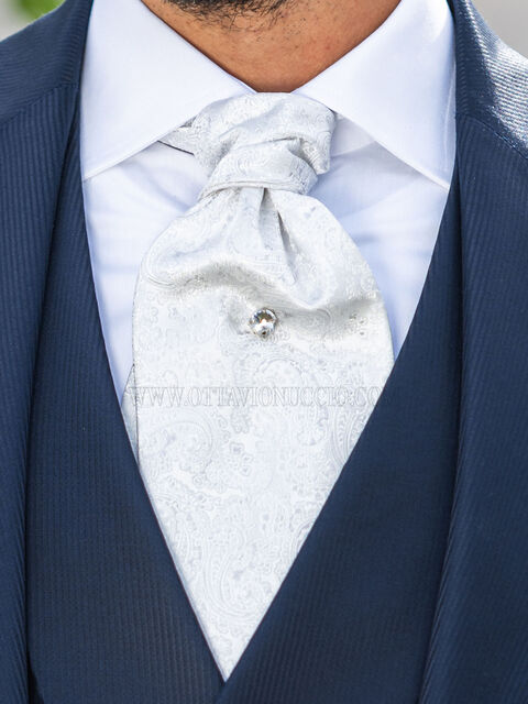 Cravattone da annodare e fazzoletto damascato grigio perla