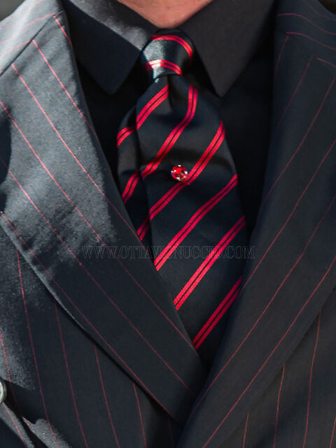 Cravatta regimental con fazzoletto in seta nero con rosso